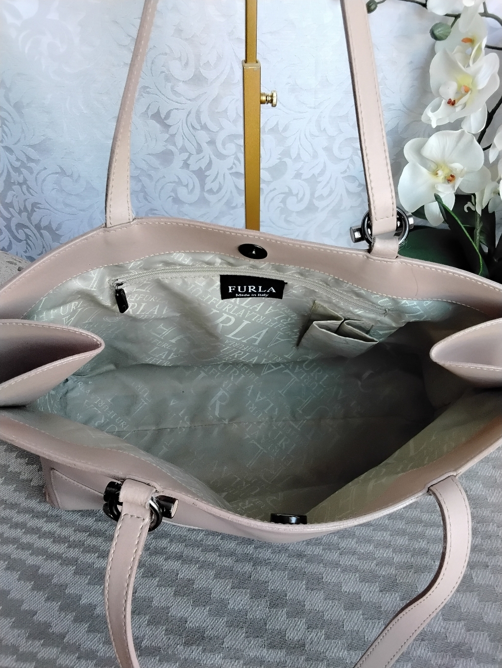 Furla Cream Leather Soft Pink Tote Bag - Picture 3 of 10